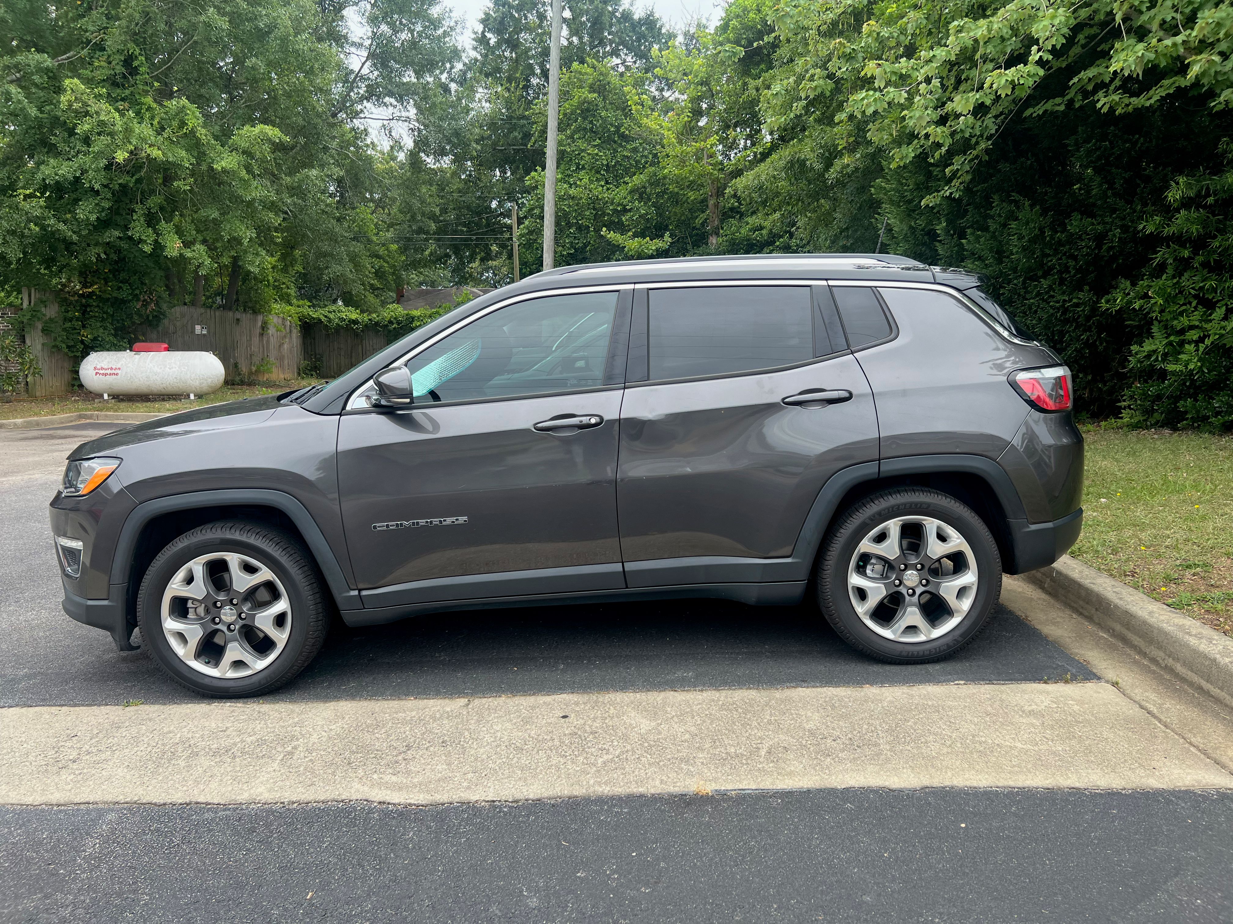Used 2019 Jeep Compass Limited w/ Safety & Security Group FWD image 1