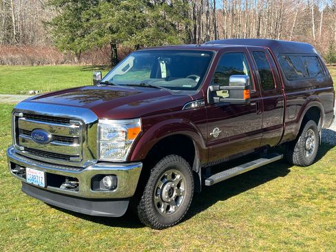 Used 2016 Ford F250 Lariat w/ Chrome Package image 5