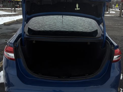 Used 2017 Ford Fusion SE w/ Fusion SE Technology Package image 9