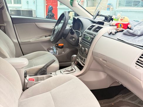 Used 2012 Toyota Corolla LE FWD image 12