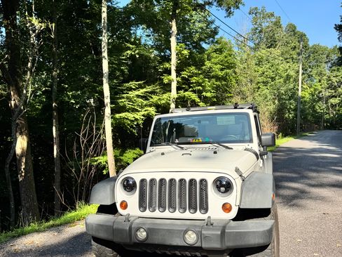 Used 2009 Jeep Wrangler Unlimited X AWD/4WD image 2
