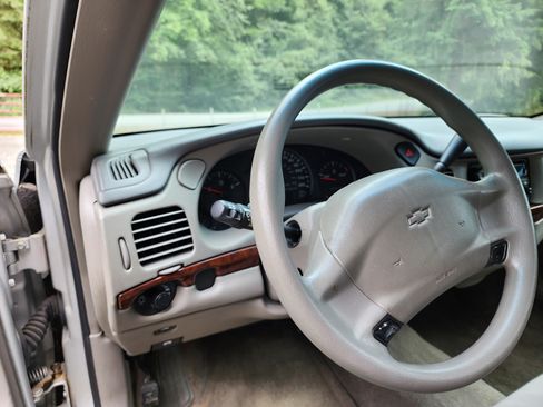 Used 2003 Chevrolet Impala FWD image 6