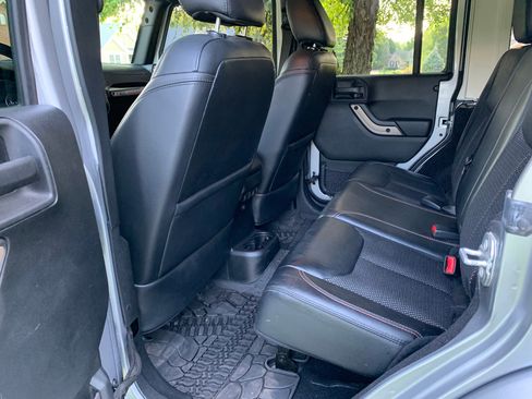 Used 2017 Jeep Wrangler Unlimited Sahara AWD/4WD image 19