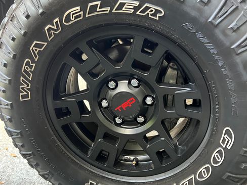 Used 2007 Toyota FJ Cruiser 4WD image 16