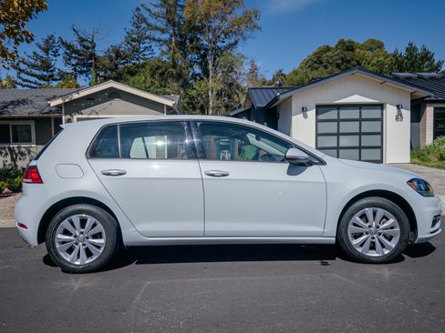 Used 2021 Volkswagen Golf 4-Door FWD image 5