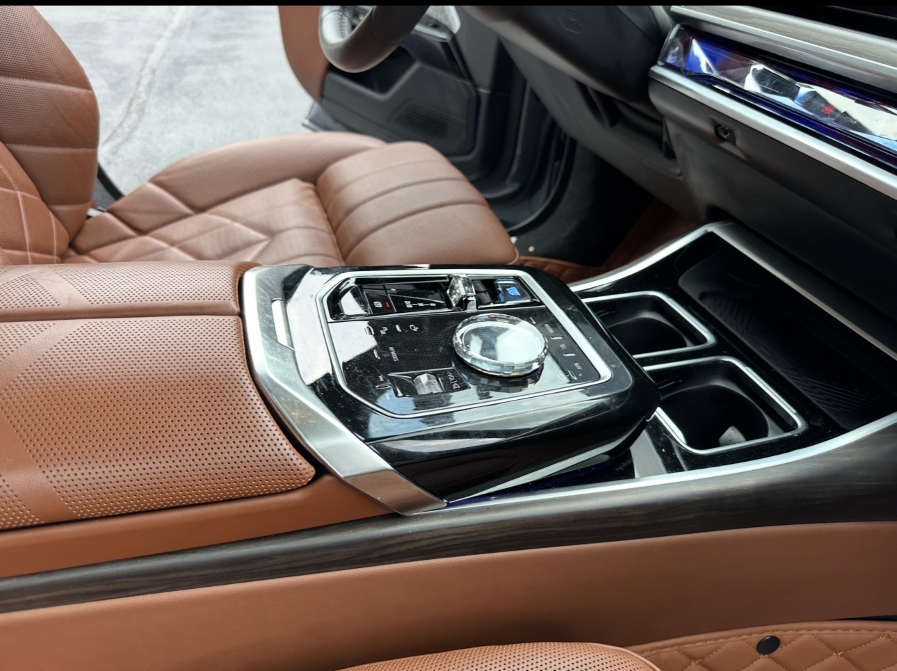 Used 2024 BMW i7 eDrive50 w/ M Sport Package RWD image 29