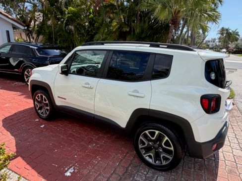 Used 2016 Jeep Renegade Latitude w/ Cold Weather Group AWD/4WD image 5