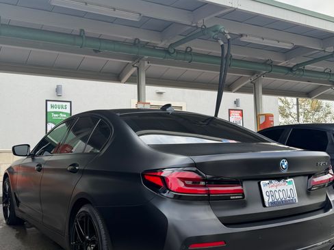 Used 2022 BMW 530e w/ Premium Package RWD image 8