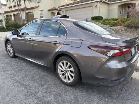 Used 2022 Toyota Camry LE image 10