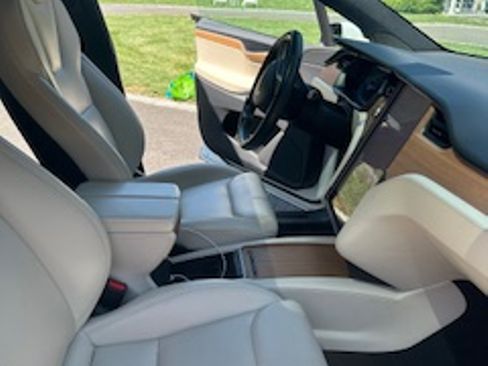 Used 2020 Tesla Model X Long Range image 9