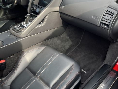 Used 2017 Jaguar F-TYPE Coupe image 18