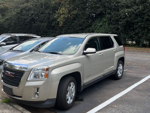 Used 2015 GMC Terrain SLE FWD image 2