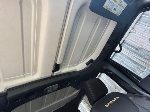 Used 2015 Jeep Wrangler Unlimited Sahara AWD/4WD image 11