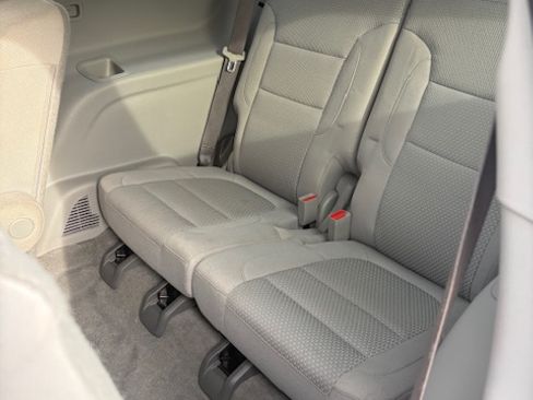 Used 2022 GMC Acadia SLE w/ Driver Convenience Package image 8