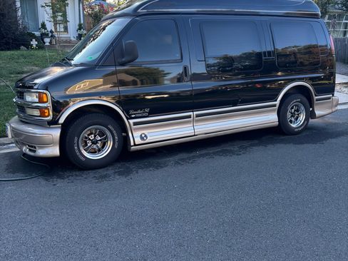 Used 1999 Chevrolet Express 1500 w/ Convenience Pkg RWD image 2