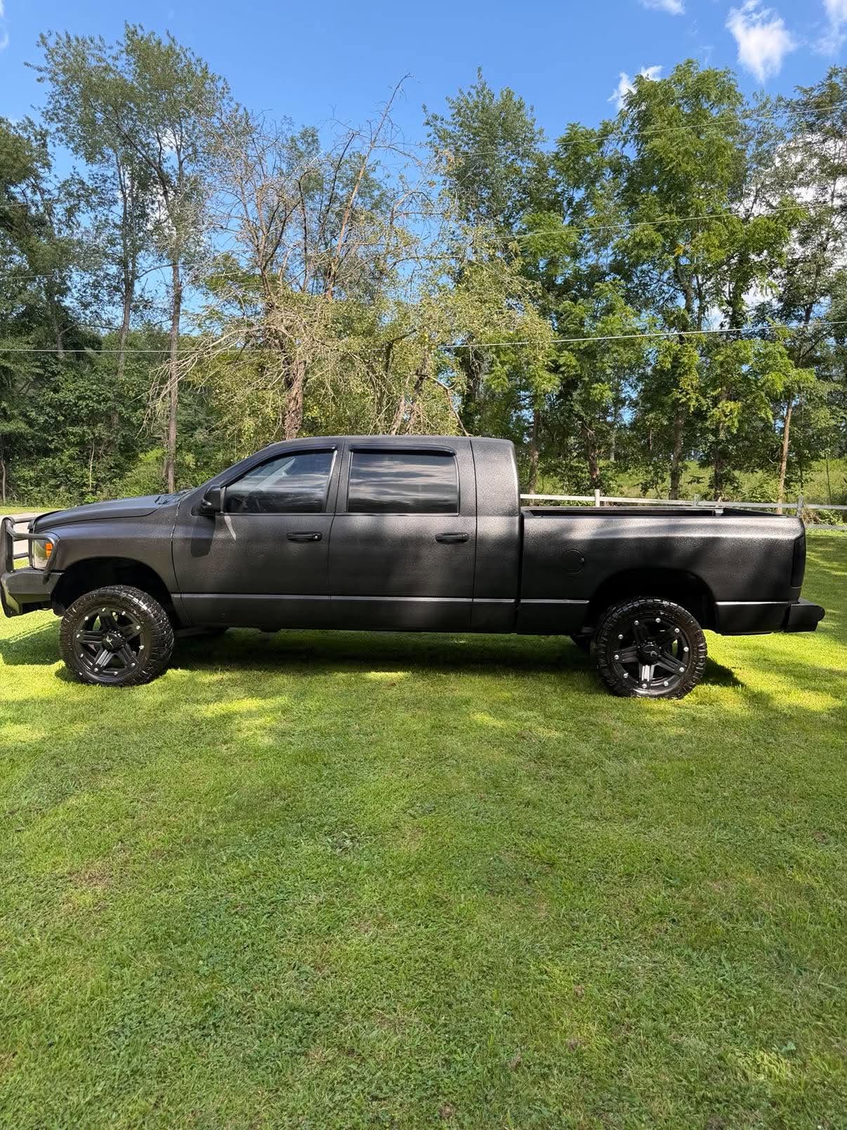 Used 2006 Dodge Ram 2500 Truck SLT w/ Light Group AWD/4WD image 2