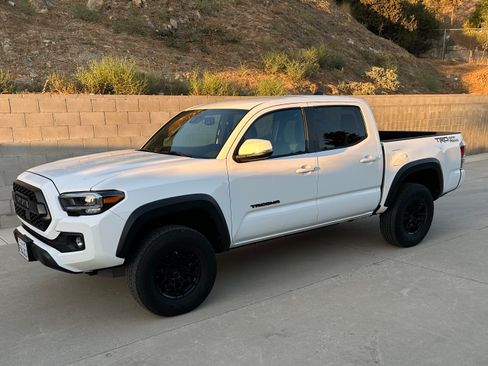 Used 2021 Toyota Tacoma TRD Off-Road w/ Technology Package image 1