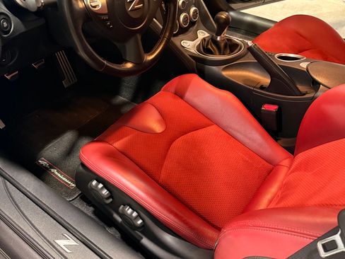 Used 2010 Nissan 370Z Touring w/ Sport Pkg RWD image 15