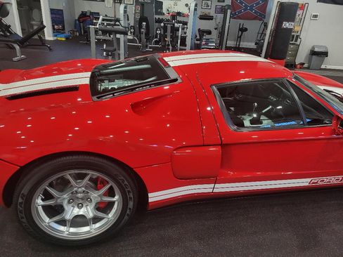 Used 2005 Ford GT image 10