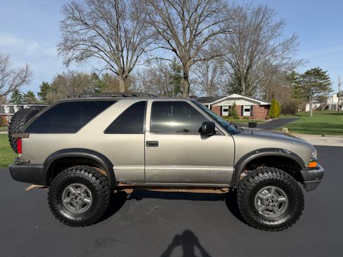 Used 2000 Chevrolet Blazer LS w/ LS Preferred Equipment Group image 4