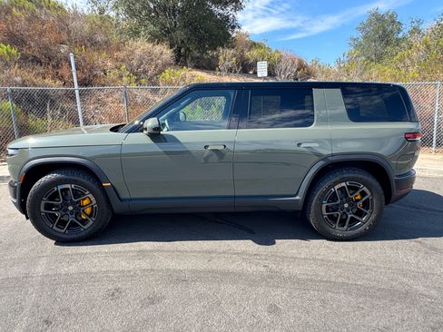 Used 2027 Rivian R2 Performance AWD/4WD image 8