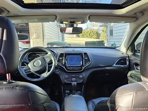 Used 2019 Jeep Cherokee Limited image 21