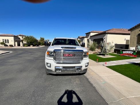 Used 2018 GMC Sierra 2500 Denali w/ Duramax Plus Package image 8