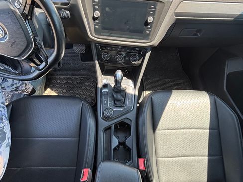 Used 2018 Volkswagen Tiguan SEL AWD/4WD image 9