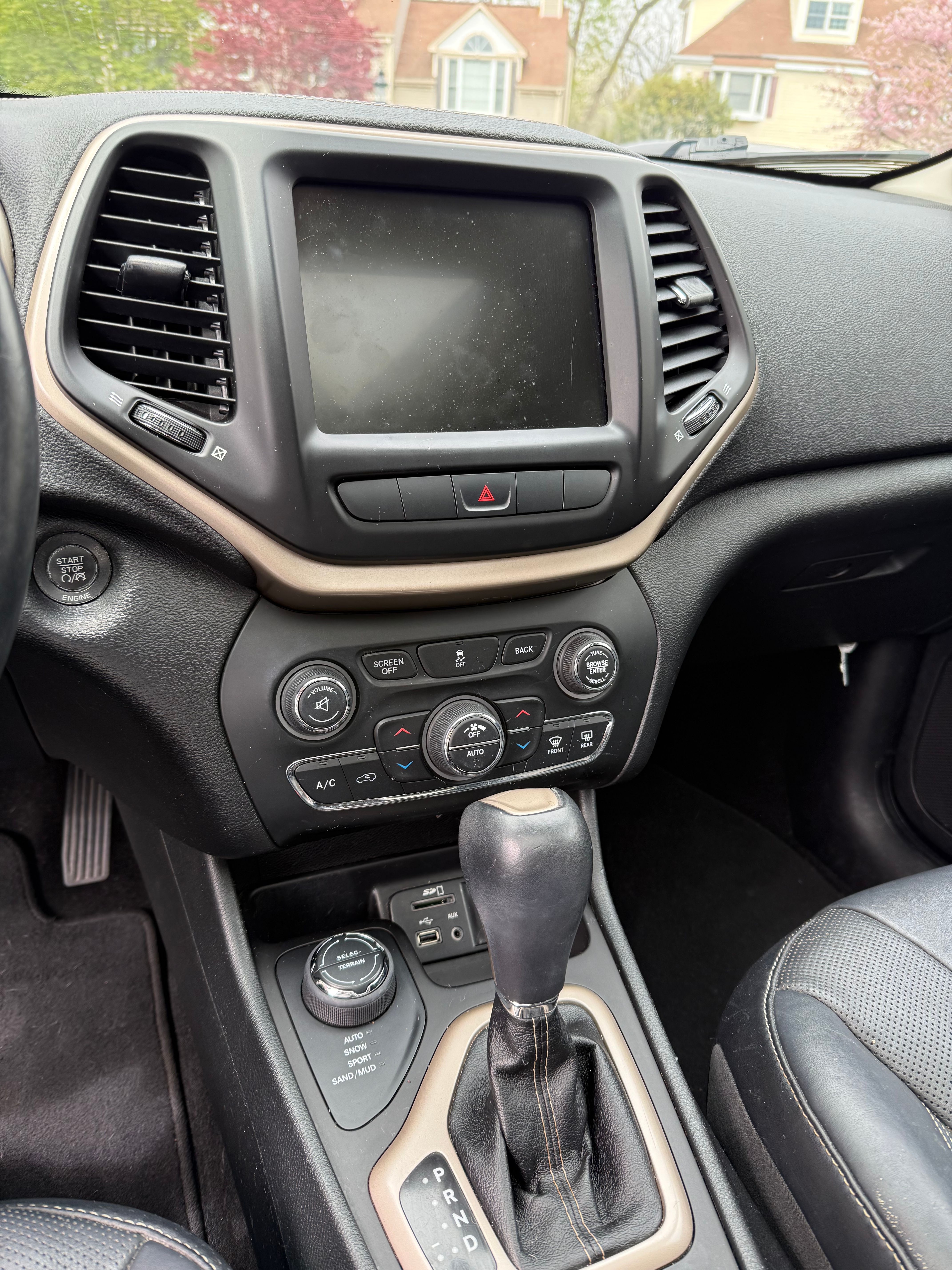 Used 2014 Jeep Cherokee Limited w/ Luxury Group AWD/4WD image 8