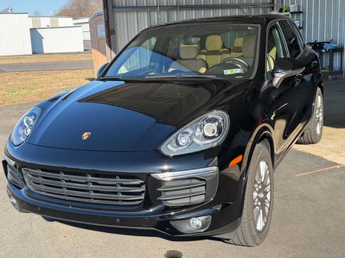 Used 2016 Porsche Cayenne S image 11