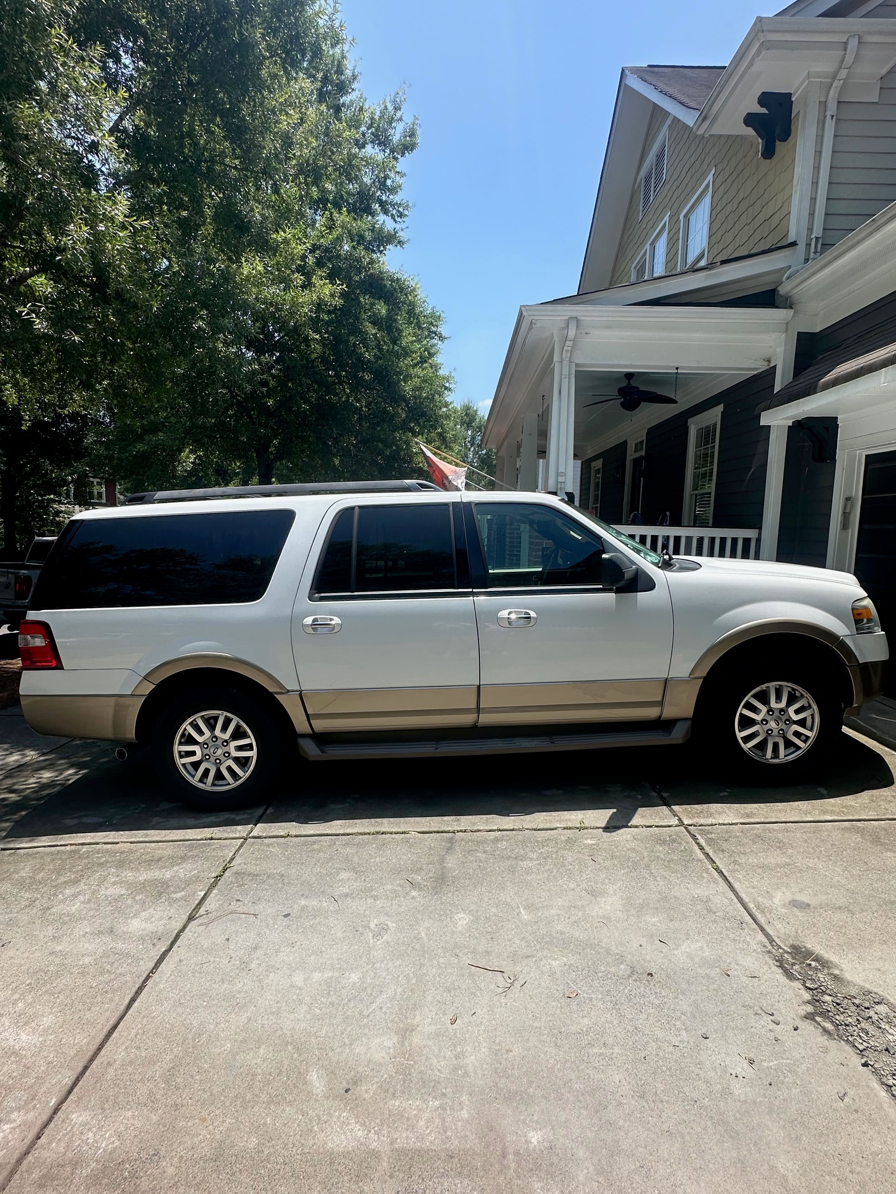 Used 2011 Ford Expedition EL XLT w/ 201A Rapid Spec Order Code RWD image 1