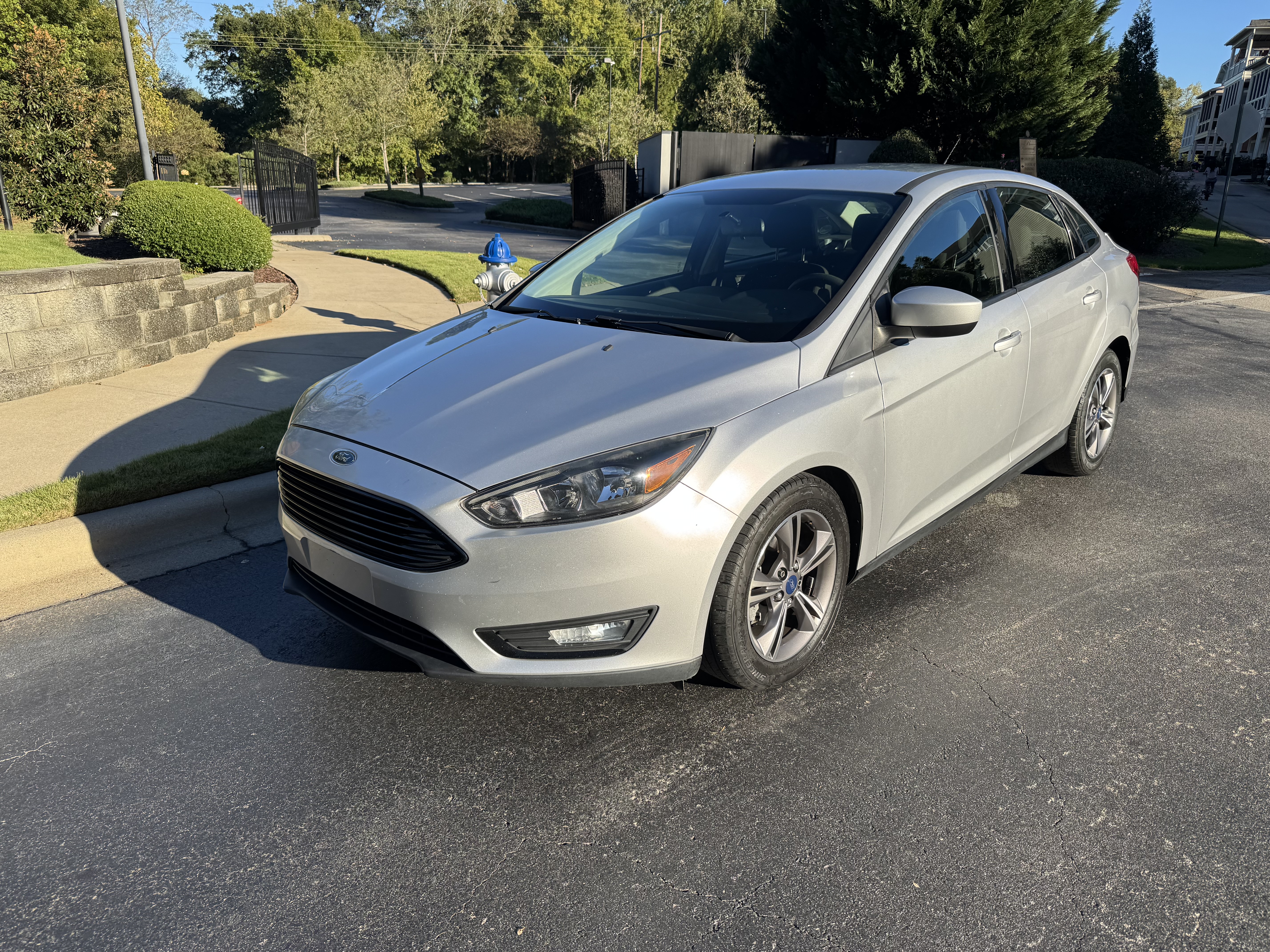 Used 2018 Ford Focus SE w/ SE Appearance Package FWD image 2