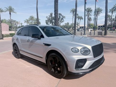 Used 2023 Bentley Bentayga AWD/4WD image 4