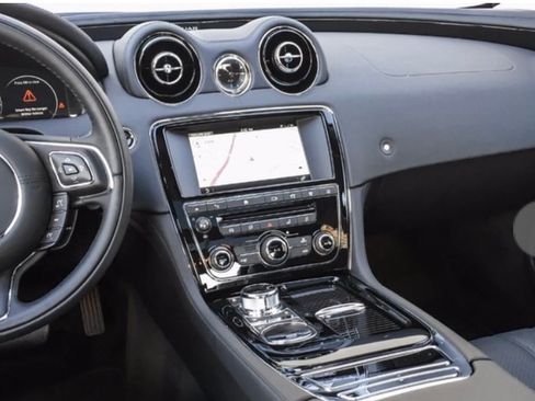 Used 2016 Jaguar XJ R-Sport RWD image 16