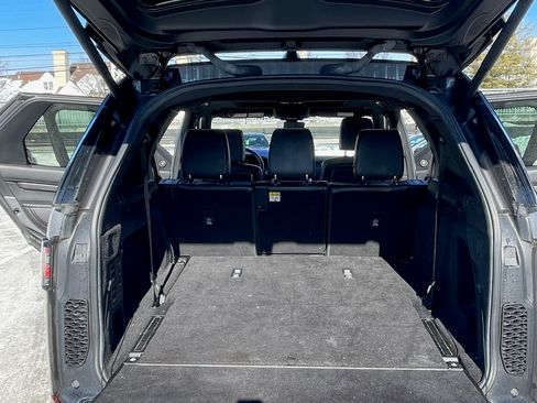 Used 2018 Land Rover Discovery HSE Luxury image 12