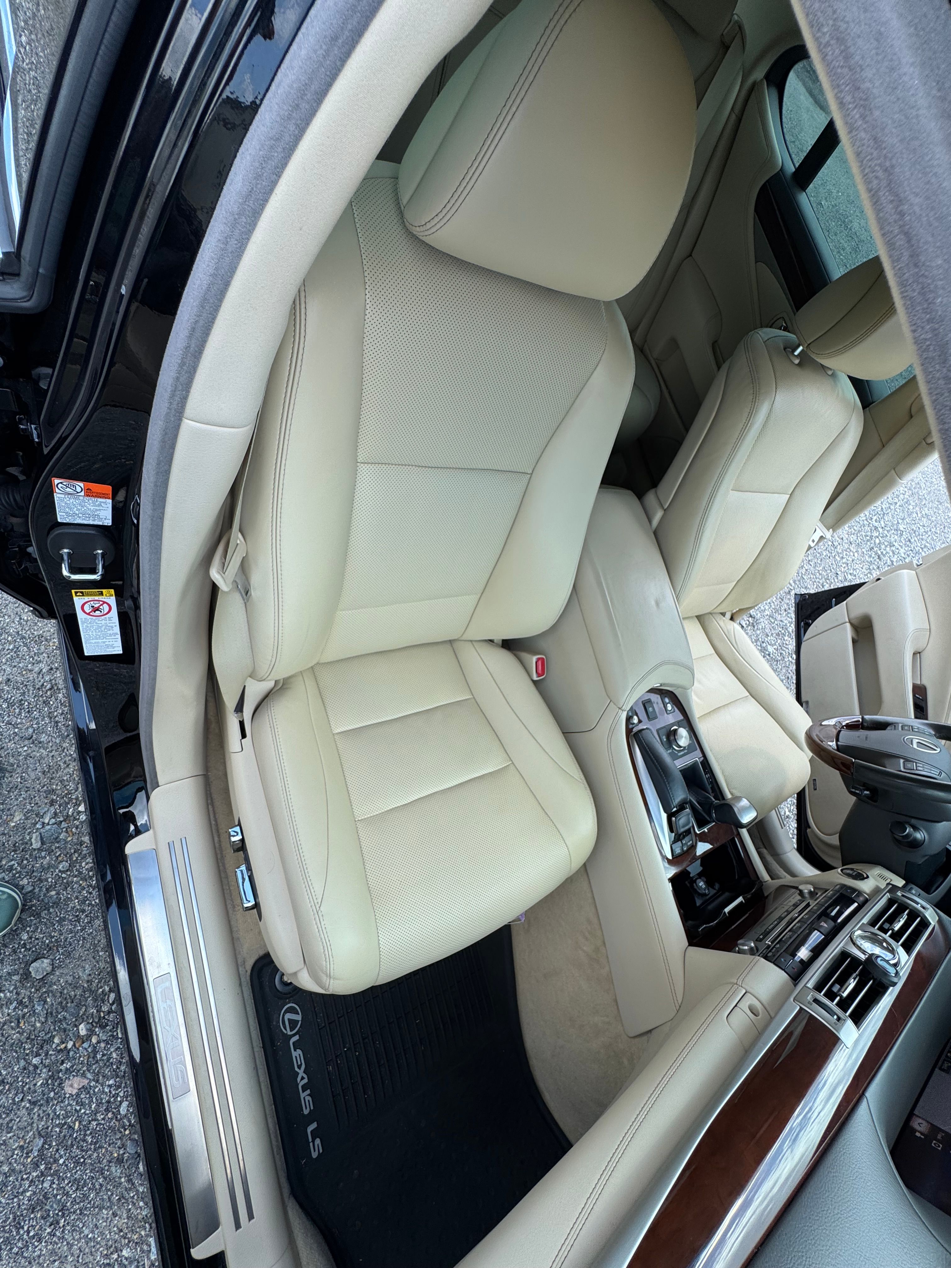 Used 2015 Lexus LS 460 w/ Comfort Package RWD image 12
