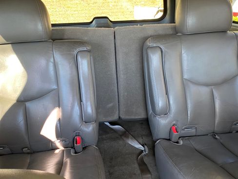 Used 2004 Chevrolet Tahoe Z71 w/ Z71 Preferred Equipment Group image 8