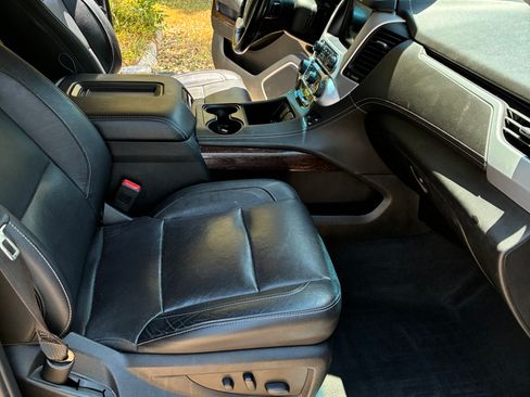 Used 2019 GMC Yukon XL SLT w/ Open Road Package AWD/4WD image 8