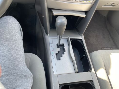 Used 2011 Toyota Camry Hybrid w/ Upgrade Pkg image 8