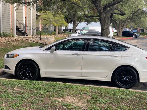Used 2016 Ford Fusion SE FWD image 1