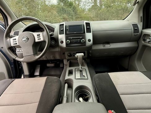 Used 2019 Nissan Frontier SV image 18