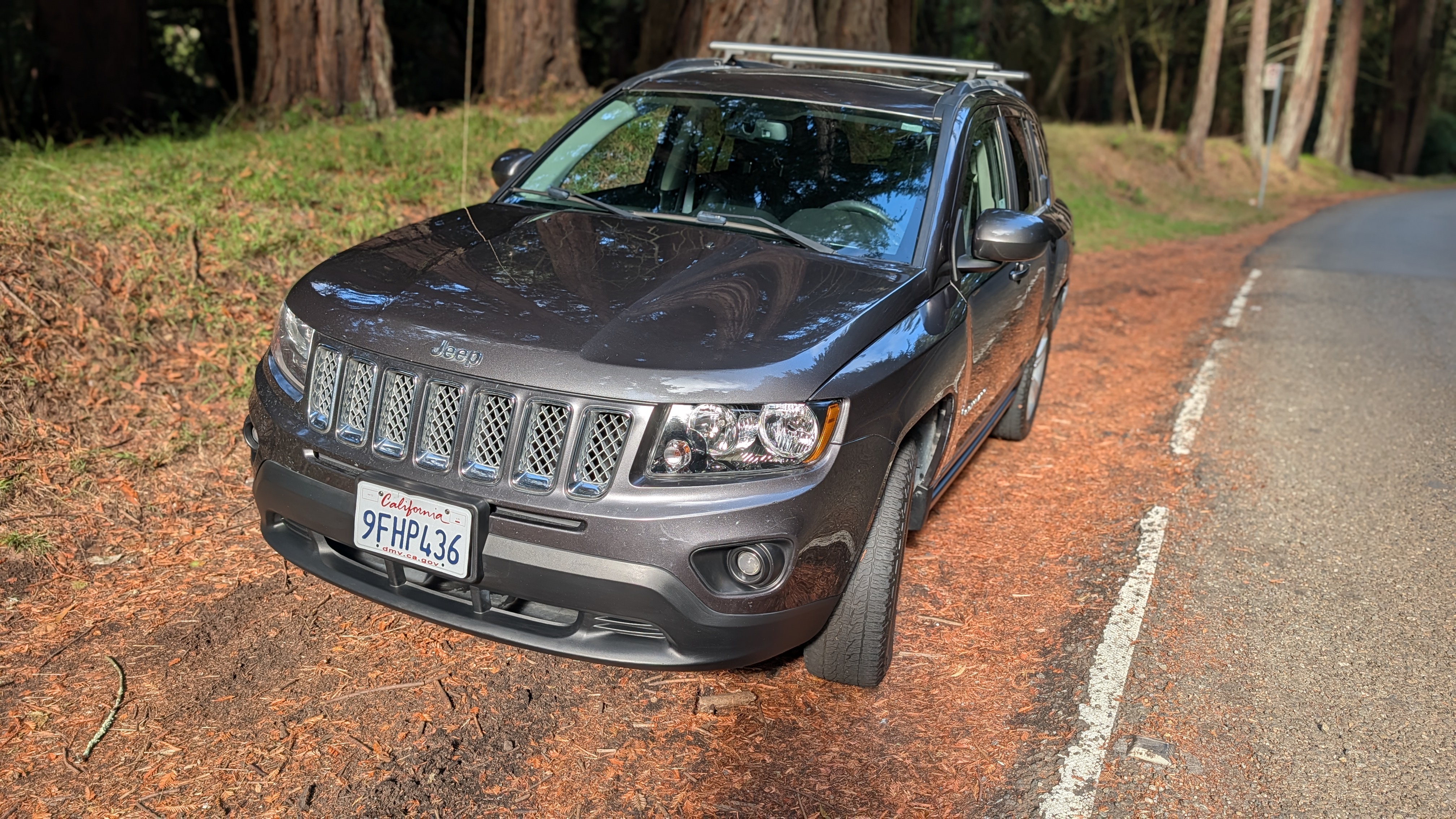 Used 2015 Jeep Compass Latitude w/ Sun/Sound Group AWD/4WD image 2