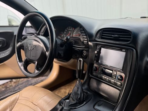 Used 1999 Chevrolet Corvette Coupe w/ Memory Pkg image 9