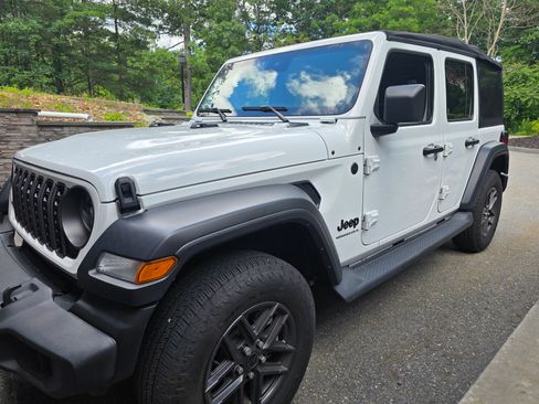 Used 2024 Jeep Wrangler Unlimited Sport AWD/4WD image 12