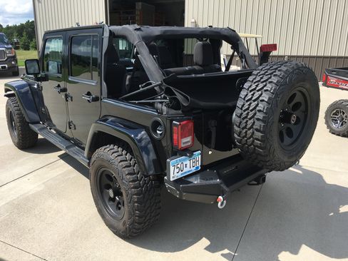 Used 2015 Jeep Wrangler Unlimited Sahara w/ Connectivity Group AWD/4WD image 20
