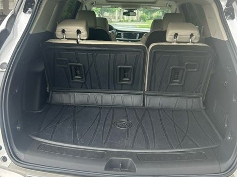 Used 2020 Buick Enclave Premium w/ Sun and Sites Package image 9