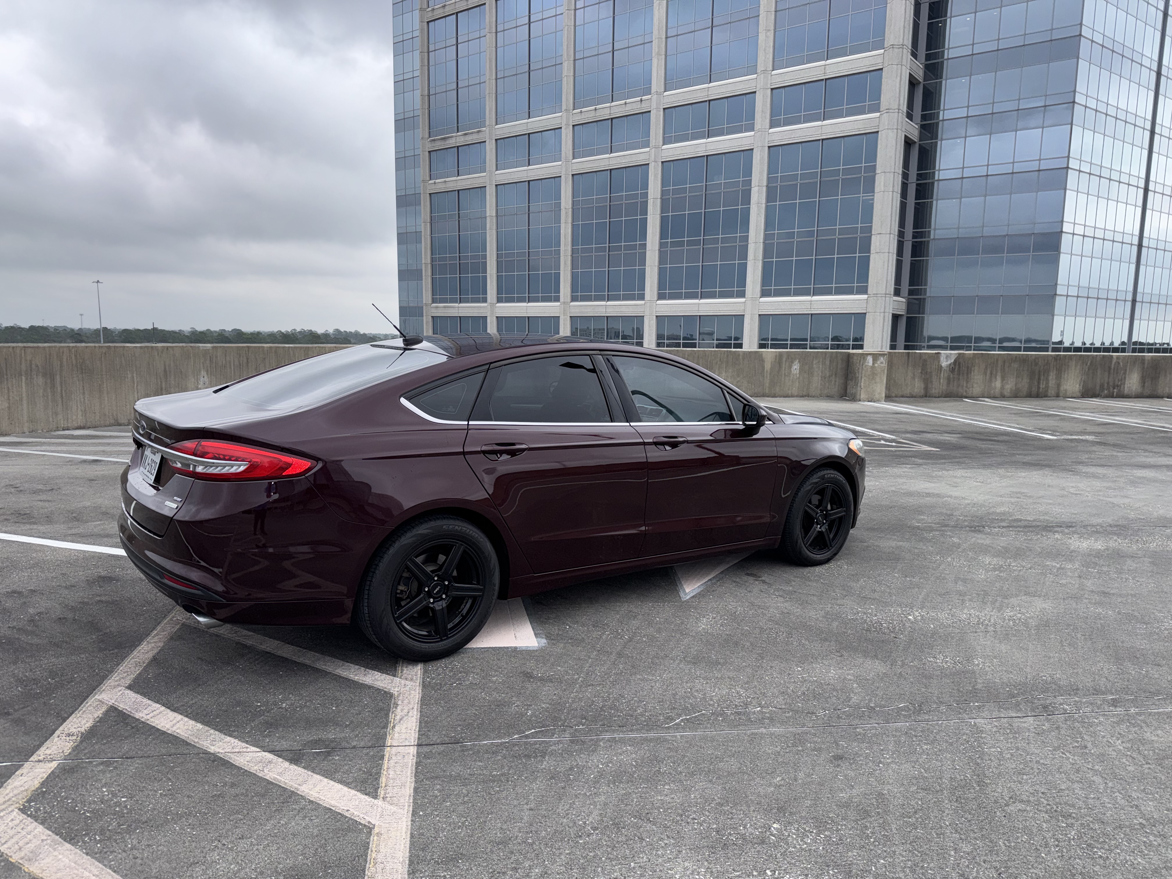 Used 2018 Ford Fusion SE w/ Fusion SE Technology Package FWD image 4