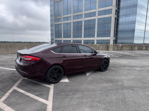 Used 2018 Ford Fusion SE w/ Fusion SE Technology Package image 4