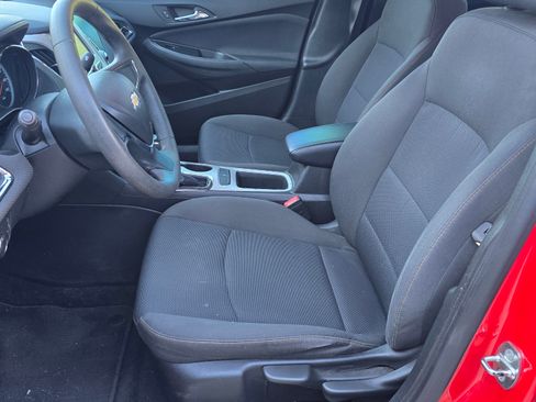 Used 2018 Chevrolet Cruze LS image 9