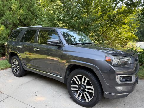 Used 2017 Toyota 4Runner Limited RWD image 1